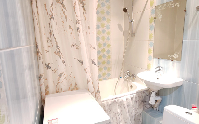 Апартаменты 2-комнатная квартира 8-я Радиальная ул 10