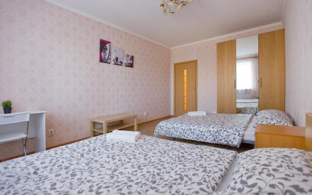 Апартаменты Трехкомнатные на Коломяжском 26