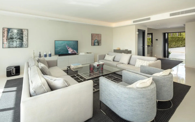 All About Villa Breeze