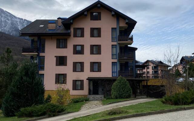 Apartamenty Eko Dom v Zk Katerina Al'pik s vidom na gory i terrasoj