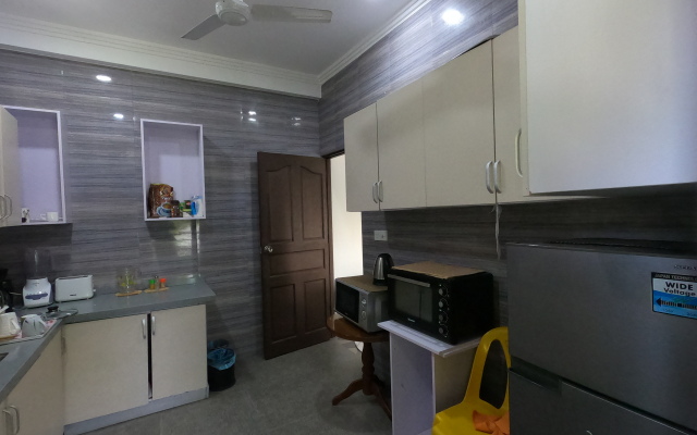 Dhangethi Inn Hotel
