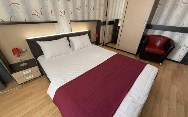 Tut Khorosho Na Surikova 53a 3 Flat