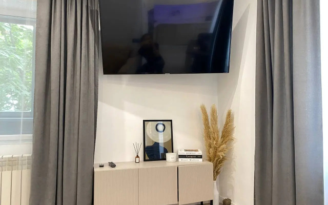 2-K s Klassnym Remontom na Pobede u Tsentra Flat