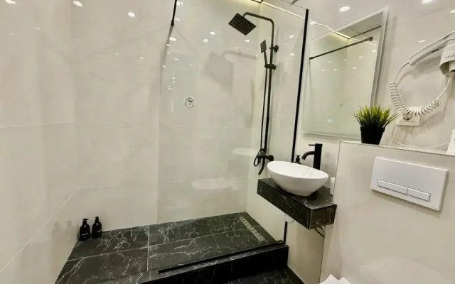 Na Baumana 4 Apartments