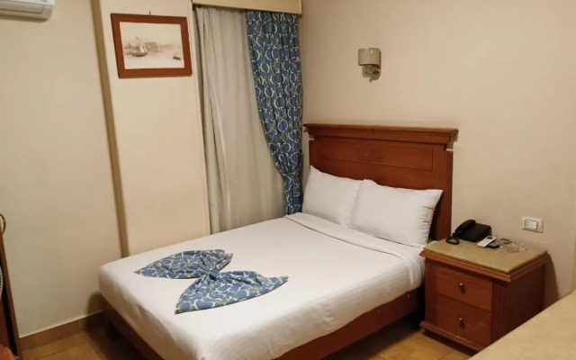 Отель Aura Inn Tiba Pyramids