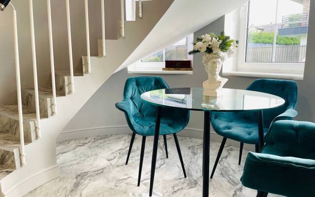 Частный дом Apartburo Grey House