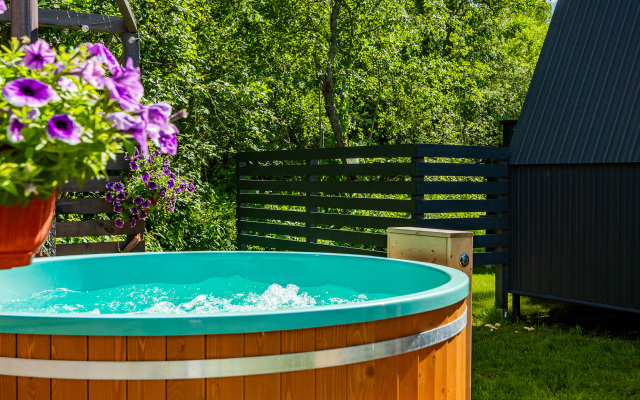 Barnhaus №1 s drovyanoj banej i goryachej kupel'yu, na 7 gostej Private House