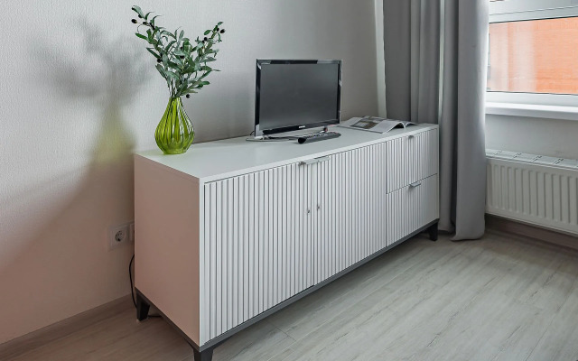 Stilnaya studiya na beregu Oki Flat