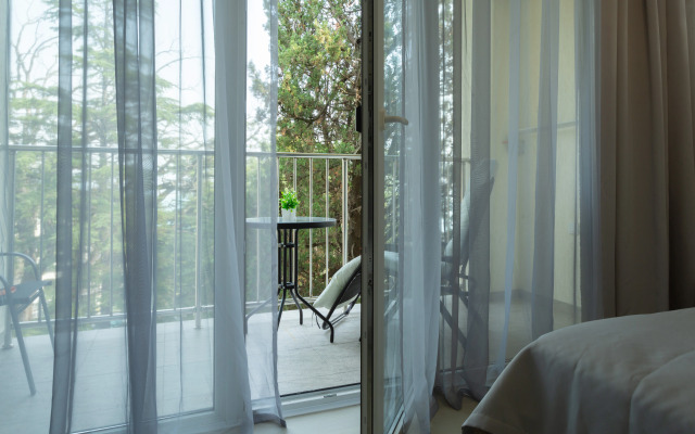 Poslednij Etazh Leta - Stilnaya Studiya u Morya v Sochi (Ashe) Apartments