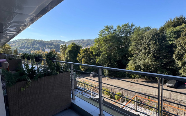 U morya s balkonom Sochi pos. Dagomys Apartments