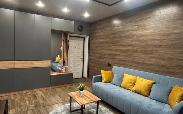 Uyutnaya Dizaynerskaya Kvartira Flat