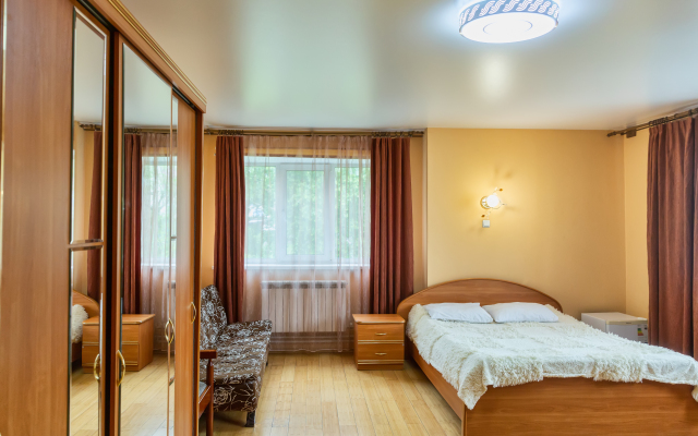 Bear's Corner Guest House	
