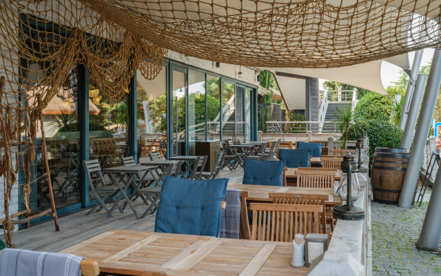 Yalta-Intourist Hotel