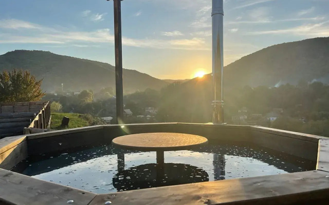 S baney, basseynom i mangalom Private house