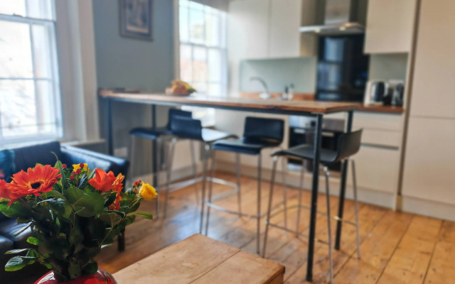 Historic Winchester Apartment