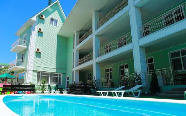 Love Story Hotel