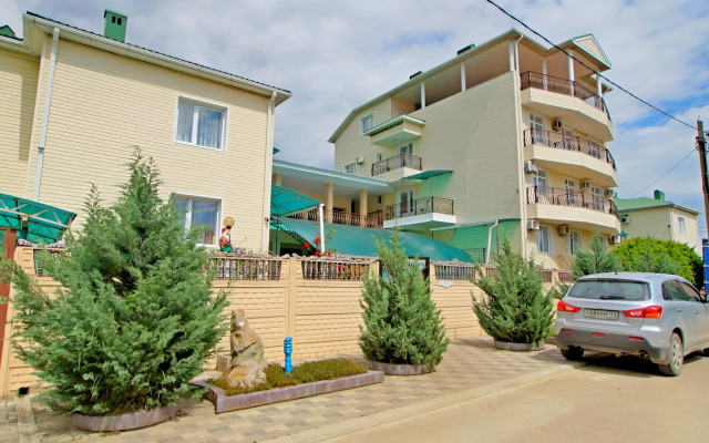Tri Bogatyirya Guest House