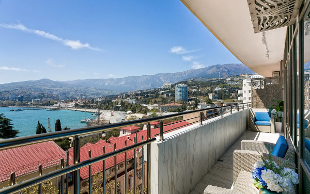 Yalta Plaza Apartments