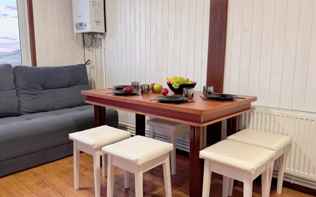 Частный дом у моря с беседкой