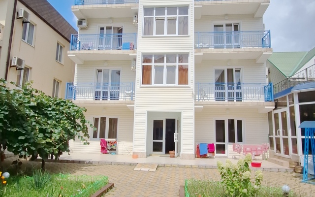 Arina Hotel
