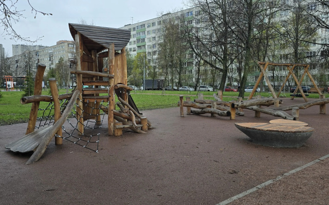 Uyutnaya Odnokomnatnaya Bliz Oktyabryskoy Naberezhnoy Flat