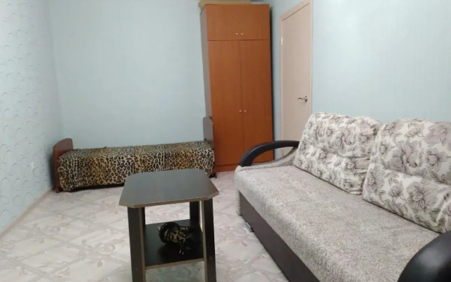 V Proyezde Profsoyuzov, 2 Flat