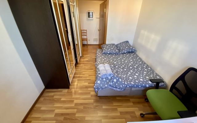 Na Klubnoy 54 Flat with Balcony