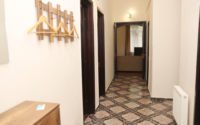 Ot Russkoj Sluzhbyi Servisa Guest House