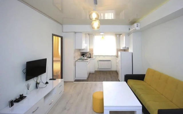 89 Tryohkomnatnaya v Serdtse Erevana Flat