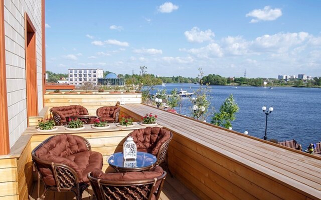 Water House Hotel