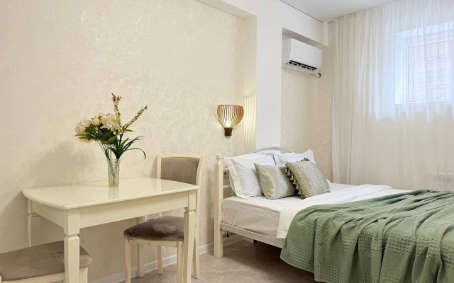 Апартаменты Студия возле Моря для Двоих на цокольном этаже