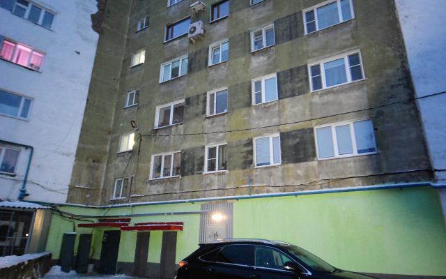 Квартира трёхкомнатная с двумя уборными лифтом и балконом