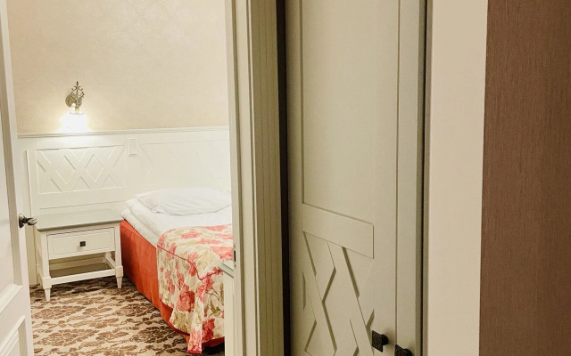 Отель Cronwell Inn Стремянная