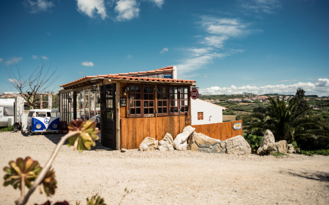 Da Silva Bike & Surf Camp Guest house