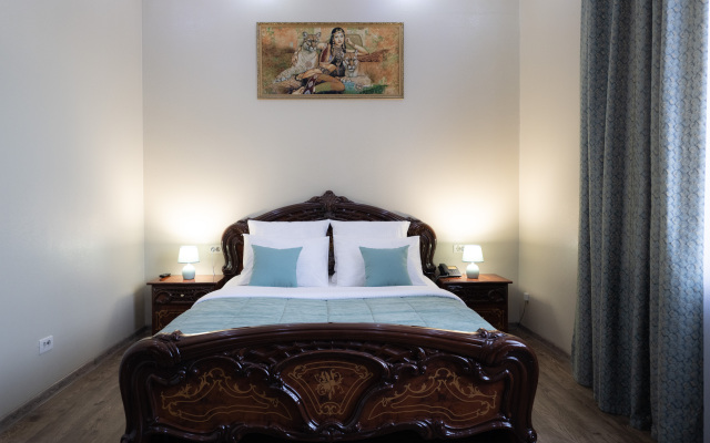 Venice Hotel