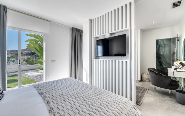 All About Villa Estrella de Oro