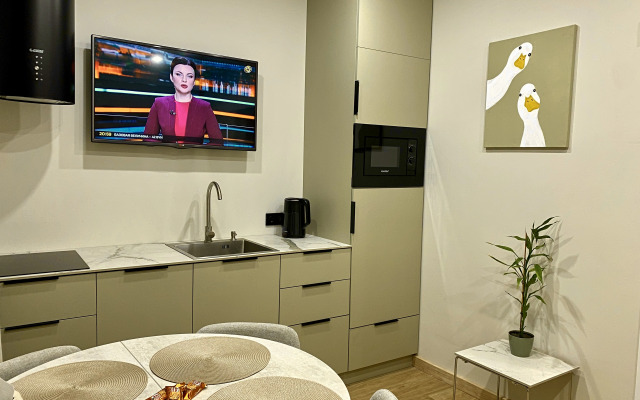 Lux U Metro Grushevkа Apartment