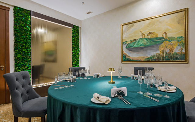President Hotel