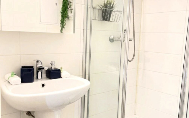 Uyutnaya studiya Lora Home na Varshavskom shosse Apartments