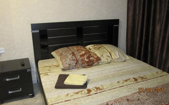 Na Ordzhonikidze 1/2 Apartments