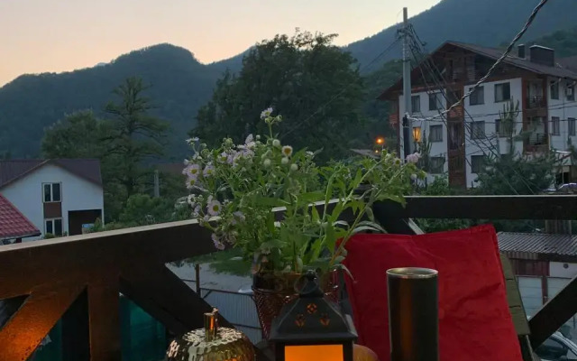 Stilnaya Solnechnaya na Plotinnoy 2Flat