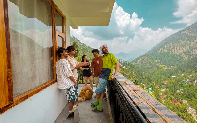 Хостел Young Monk Hostel & Cafe Jibhi