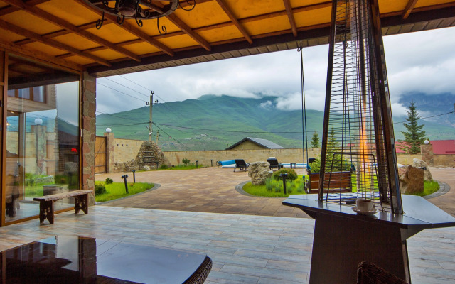 Частный Дом в Горах с Бассейном