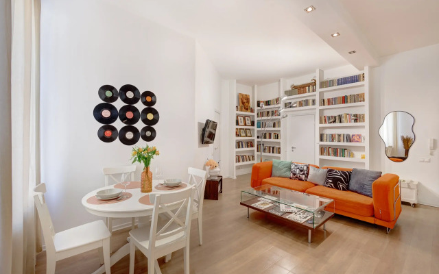 V stile disko u Strelki na Vasilevskom Flat