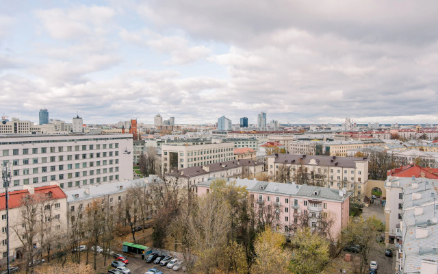 Chetyrekhkomnatnye v Tsentre Apartments
