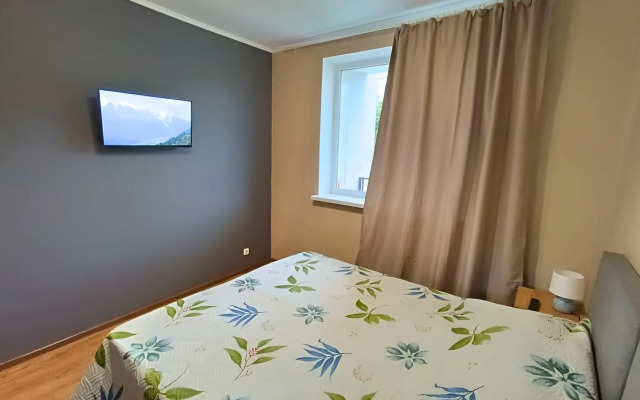 Апартаменты Двухкомнатные на втором этаже с балконом