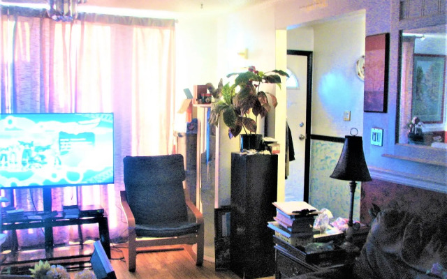 Bob Cinciruk Mini-Hotel