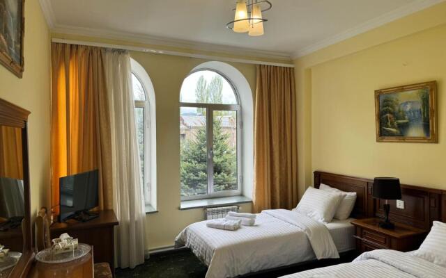 Lalaner Hotel
