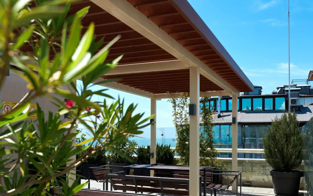 Sochi-Tsentr Studiya S Basseynom Na Kryshe. Zhk Metropol Apartments