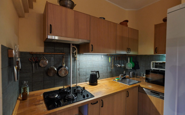 Квартира старинная мебель в лучах солнца